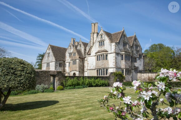 Un nectar dont le parfum rappelle celui des jardins de Highgrove, l'une des résidences de campagne du roi
Le prince William, duc de Cambridge, et Catherine (Kate) Middleton, duchesse de Cambridge, seraient prêts à déménager dans le Norfolk, en devenant voisins du prince Charles et du domaine de Highgrove. 