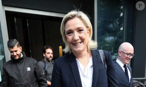 Exclusif - Marine Le Pen quitte les studios de BFM TV à Paris le 4 juillet 2024.