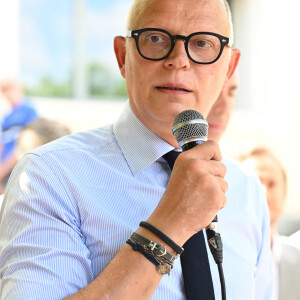 De quoi quelque peu embarrasser le politique.
E.Philippe en déplacement pour soutenir la candidate L.Cristol, et son suppléant A.Moynier, aux élections législatives à Saturargues (Hérault), le 26 juin 2024. © Valentina Claret / Panoramic / Bestimage