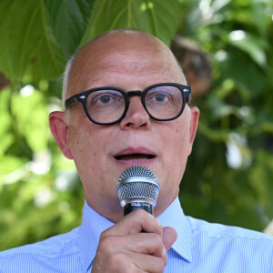 E.Philippe en déplacement pour soutenir la candidate L.Cristol, et son suppléant A.Moynier, aux élections législatives à Saturargues (Hérault), le 26 juin 2024. © Valentina Claret / Panoramic / Bestimage