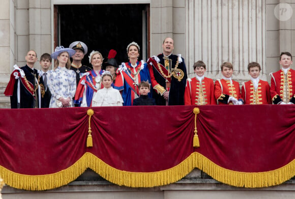 Bernard Rubsamen - La famille royale britannique salue la foule sur le balcon du palais de Buckingham lors de la cérémonie de couronnement du roi d'Angleterre à Londres Le prince George de Galles, le prince William, prince de Galles, Catherine (Kate) Middleton, princesse de Galles, la princesse Charlotte de Galles, le prince Louis de Galles, Sophie, duchesse d'Edimbourg, Le prince Edward, duc d'Edimbour, Lady Louise Windsor, James Mountbatten-Windsor, Comte de Wessex, Vice Admiral Sir Tim Laurence et la princesse Anne - La famille royale britannique salue la foule sur le balcon du palais de Buckingham lors de la cérémonie de couronnement du roi d'Angleterre à Londres le 5 mai 2023. 
