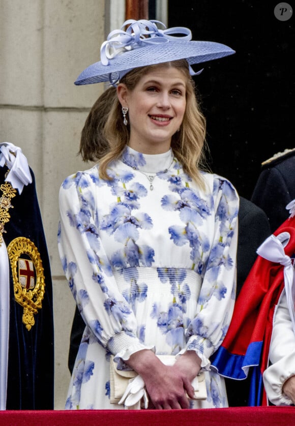 Louise Mounbatte-Windsor, fille du prince Edward et de Sophie Rhys-Jones, semble très amoureuse
La famille royale britannique salue la foule sur le balcon du palais de Buckingham lors de la cérémonie de couronnement du roi d'Angleterre à Londres Louise Mountbatten-Windsor (Lady Louise Windsor) - La famille royale britannique salue la foule sur le balcon du palais de Buckingham lors de la cérémonie de couronnement du roi d'Angleterre à Londres, le 6 mai 2023. 