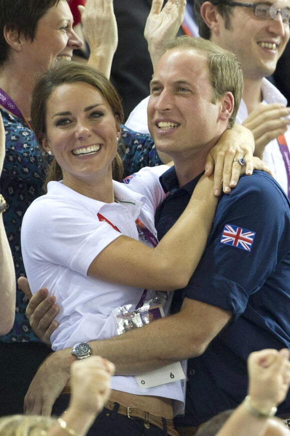 Ce nouveau couple de la monarchie britannique va-t-il voler la vedette à Kate et William ?
Kate Middleton et William lors de l'épreuve de vitesse par équipe de cyclisme sur piste au JO de Londres