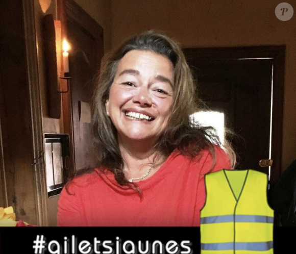 Avec ses frères, l'ex-chanteuse a une grande propriété au sein de laquelle ils travaillent sur la culture bio avec l'association Forest Life. 
La chanteuse Muriel Dacq, de son vrai nom Muriel Desclée, apporte son soutien aux Gilets jaunes.