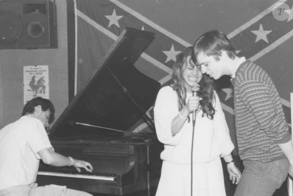 Après une tentative de retour dans les années 1990, en vain, Muriel Desclée, de son vrai nom, change de carrière. 
La chanteuse belge Muriel Dacq, de son vrai nom Muriel Desclée, a posté une photo d'archive