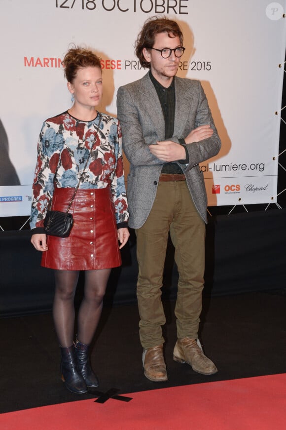 L'actrice Mélanie Thierry et le chanteur Raphaël lors de la cérémonie d'ouverture du 7e festival Lumière à Lyon, en France, le 12 octobre 2015. Photo Julien Reynaud/APS-Medias/ABACAPRESS.COM