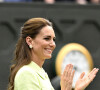 C'est elle qui traditionnellement apporte les trophées aux gagnants
Catherine (Kate) Middleton, princesse de Galles, lors de la finale femme du tournoi de Wimbledon 2023 à Londres, le 15 juillet 2023.
