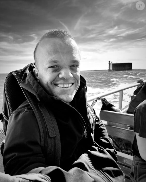 Anthony Laborde s'approchant du Fort Boyard en pleine île de Ré pour les tournages de cette nouvelle édition.