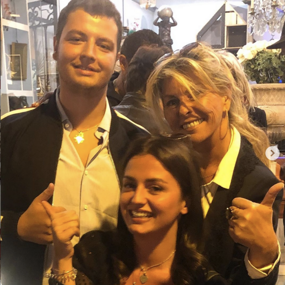 Que ce soit travailler 
Caroline Margeridon (Affaire conclue) avec ses enfants, Alexandre et Victoire - Instagram, 20 septembre 2019