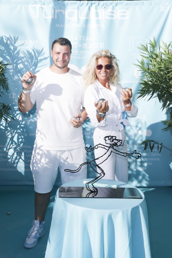 Caroline Margeridon et son fils Alexandre lors d'un tournoi de pétanque caritatif organisé par Turquoise magazine au profit de l'association "Sourire à la vie" (association qui soutient les enfants atteints du cancer ) place des Lices à Saint-Tropez le 13 août 2023. © Jack Tribeca / Bestimage 