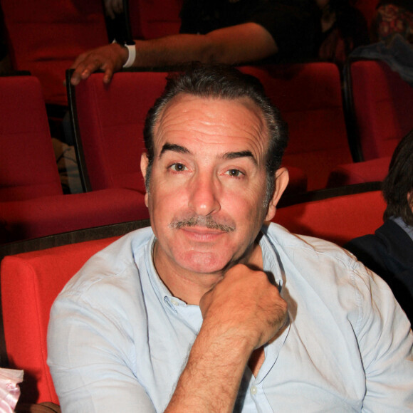 Le 13 et 14 juillet 2024, l'acteur a été aperçu à Dunkerque et s'est livré au jeu des photos aux côtés de ses admirateurs.
 Jean Dujardin les personnalités vont voir le dernier spectacle de Chantal Goya au palais des Congrès à Paris le 14 octobre 2023