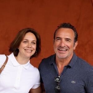 Jean Dujardin et sa femme Nathalie Péchalat au village lors des Internationaux de France de tennis de Roland Garros 2023, à Paris, France, le 11 juin 2023