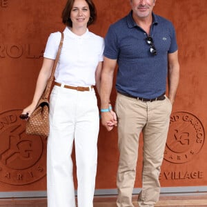 Jean Dujardin et sa femme Nathalie Péchalat au village lors des Internationaux de France de tennis de Roland Garros 2023, à Paris, France, le 11 juin 2023