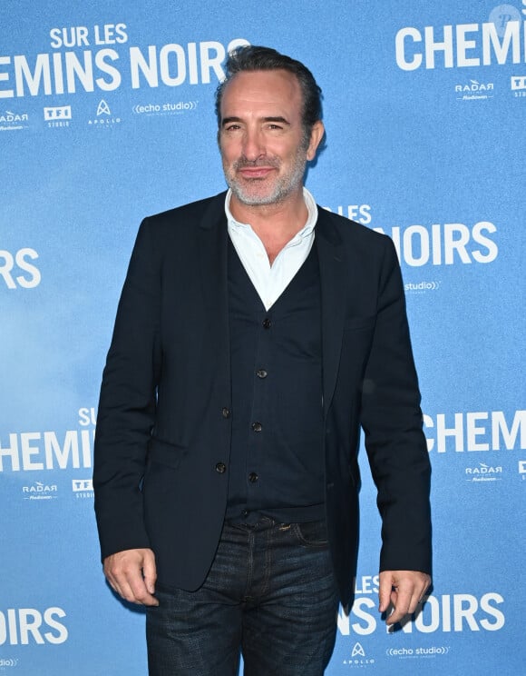 Jean Dujardin à l'avant-première du film "Sur les chemins noirs" au cinema UGC Normandie à Paris le 13 mars 2023