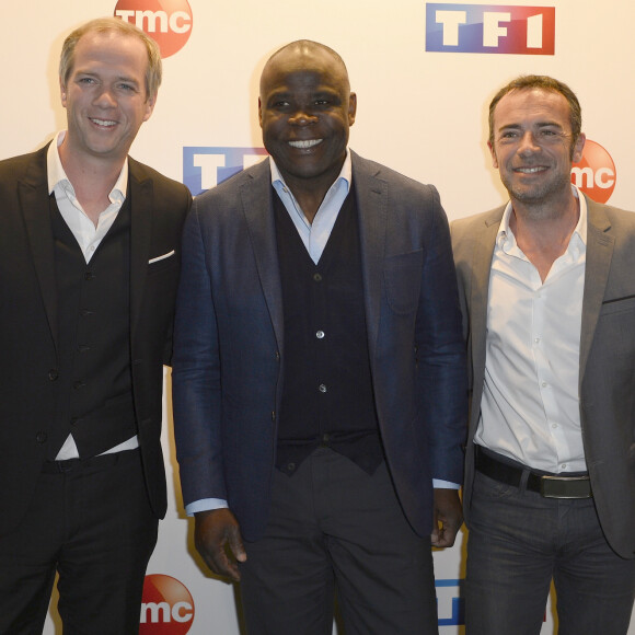 Julien Arnaud et Basile Boli à la conférence de presse de TF1 pour le lancement de l'Euro 2016 à Paris le 17 mai 2016