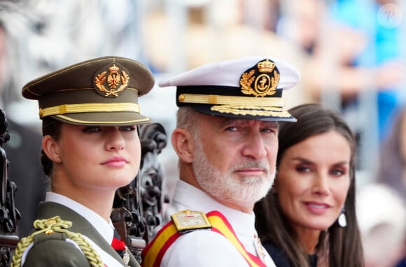 Le roi Felipe VI d'Espagne, la reine Letizia d'Espagne et la princesse héritière Leonor assistent à une cérémonie de nomination des nouveaux officiers de la marine, le 16 juillet 2024 à Marin, en Espagne. © Lalo Yasky/Bestimage