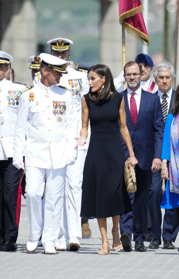 Le roi Felipe VI d'Espagne, la reine Letizia d'Espagne et la princesse héritière Leonor assistent à une cérémonie de nomination des nouveaux officiers de la marine, le 16 juillet 2024 à Marin, en Espagne. © Lalo Yasky/Bestimage