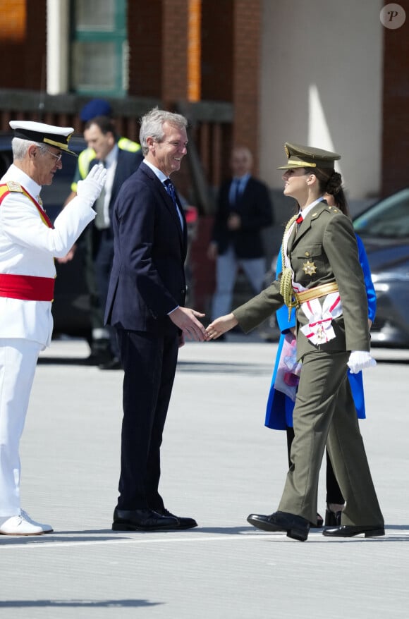 Le roi Felipe VI d'Espagne, la reine Letizia d'Espagne et la princesse héritière Leonor assistent à une cérémonie de nomination des nouveaux officiers de la marine, le 16 juillet 2024 à Marin, en Espagne. © Lalo Yasky/Bestimage