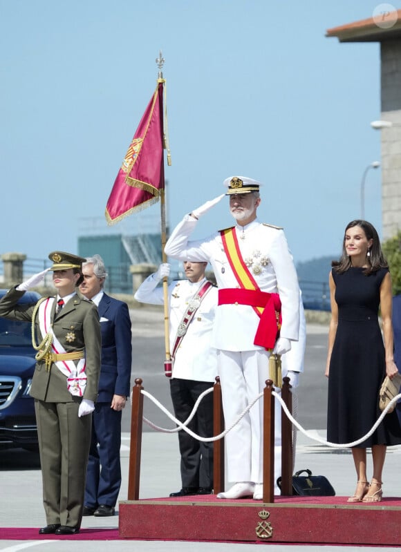 Le roi Felipe VI d'Espagne, la reine Letizia d'Espagne et la princesse héritière Leonor assistent à une cérémonie de nomination des nouveaux officiers de la marine, le 16 juillet 2024 à Marin, en Espagne. © Lalo Yasky/Bestimage