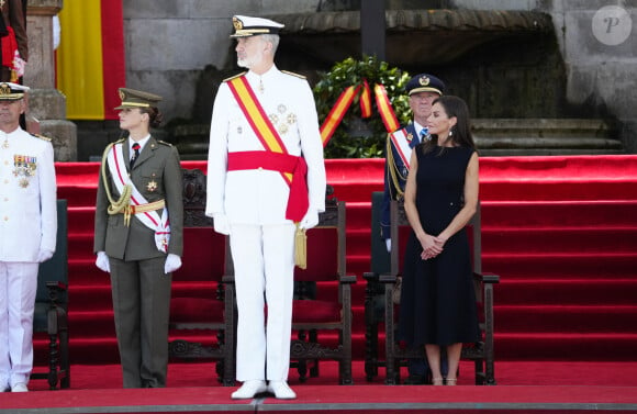 Le roi Felipe VI d'Espagne, la reine Letizia d'Espagne et la princesse héritière Leonor assistent à une cérémonie de nomination des nouveaux officiers de la marine, le 16 juillet 2024 à Marin, en Espagne. © Lalo Yasky/Bestimage