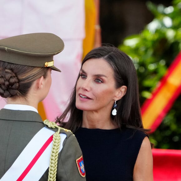 Le roi Felipe VI d'Espagne, la reine Letizia d'Espagne et la princesse héritière Leonor assistent à une cérémonie de nomination des nouveaux officiers de la marine, le 16 juillet 2024 à Marin, en Espagne. © Lalo Yasky/Bestimage