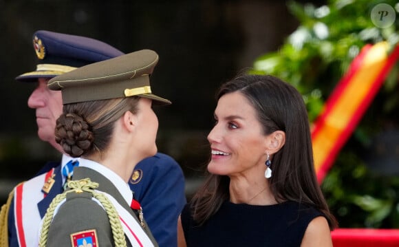 Le roi Felipe VI d'Espagne, la reine Letizia d'Espagne et la princesse héritière Leonor assistent à une cérémonie de nomination des nouveaux officiers de la marine, le 16 juillet 2024 à Marin, en Espagne. © Lalo Yasky/Bestimage