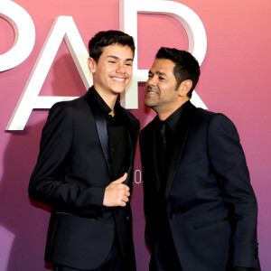 La naissance du premier a tout changé pour l'humoriste
Jamel Debbouze et son fils Léon - Photocall des lauréats (press room) lors de la 49ème édition de la cérémonie des César à l'Olympia à Paris © Dominique Jacovides / Olivier Borde / Bestimage 