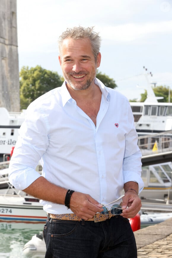 Un comportement qui ne lui ressemble pas, c'est pour cela qu'il a appelé les auteurs.
Fabrice Deville au photocall de la série "Un si grand soleil" lors de la 23ème édition du Festival de la Fiction tv de la Rochelle 2021 le 18 septembre 2021. © Jean-Marc Lhomer / Bestimage