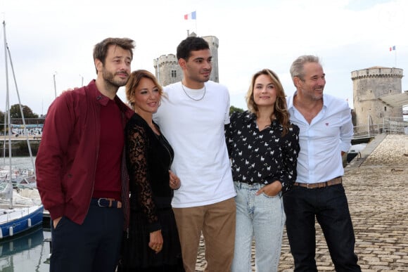 Benjamin Bourgois, Emma Colberti, Aïssam Medhem, Mélanie Maudran, Fabrice Deville au photocall de la série "Un si grand soleil" lors de la 23ème édition du Festival de la Fiction tv de la Rochelle 2021 le 18 septembre 2021. © Jean-Marc Lhomer / Bestimage