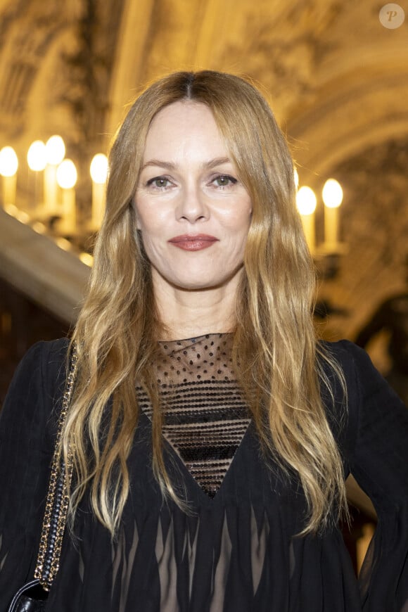 et l'une des pièces est directement inspirée du doux visages de la mère de ses enfants, Vanessa Paradis
Vanessa Paradis au photocall du deuxième défilé de mode Chanel Haute-Couture automne-hiver 2024/2025 au palais Garnier lors de la Fashion Week de Paris, France, le 25 juin 2024. © Olivier Borde/Bestimage