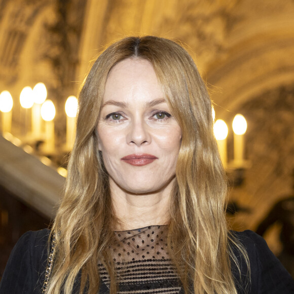 et l'une des pièces est directement inspirée du doux visages de la mère de ses enfants, Vanessa Paradis
Vanessa Paradis au photocall du deuxième défilé de mode Chanel Haute-Couture automne-hiver 2024/2025 au palais Garnier lors de la Fashion Week de Paris, France, le 25 juin 2024. © Olivier Borde/Bestimage