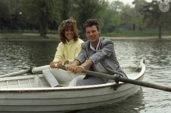 En France, à Paris, rendez-vous avec Herbert Léonard et Chantal Nobel au bois de Boulogne