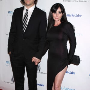 Shannen Doherty a été mariée trois fois. La dernière union en date était celle avec le photographe Kurt Iswarienko à Malibu, le 15 octobre 2011.
16/01/2011 Shannen Doherty and Kurt Iswarienko à l'after party des Golden Globes au Beverly Hilton Hotel, le 16 janvier 2011