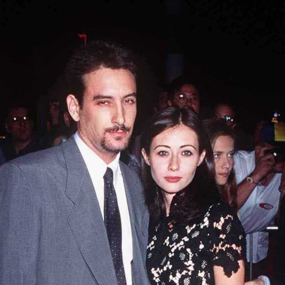 Shannen Doherty et Rob Weiss à la première de "Mall Rats" en octobre 1995