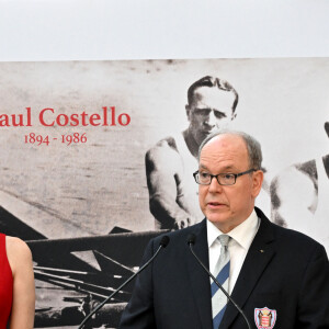 Cette exposition regroupe 40 torches olympiques issues de la collection du prince Souverain. 
Le prince Albert II et la princesse Charlène de Monaco - Le prince Albert II et la princesse Charlène de Monaco ont inauguré l'exposition "La Flamme Olympique au fil du temps" qui présente la collection de torches olympiques du prince Souverain, sous la verrière du Grimaldi Forum à Monaco, le 18 juillet 2024.© Bruno Bebert/Bestimage