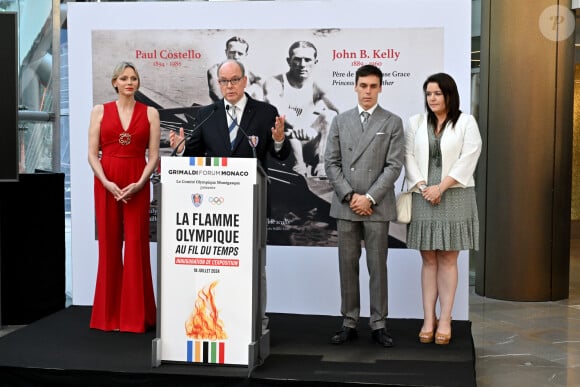 Le prince Albert II et la princesse Charlène de Monaco, Louis Ducruet, Mélanie de Massy - Le prince Albert II et la princesse Charlène de Monaco ont inauguré l'exposition "La Flamme Olympique au fil du temps" qui présente la collection de torches olympiques du prince Souverain, sous la verrière du Grimaldi Forum à Monaco, le 18 juillet 2024.© Bruno Bebert/Bestimage