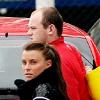 Wayne et Coleen Rooney retournent à leur voiture après avoir fait une  séance shopping à Manchester le 22 mars 2010