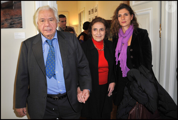 L'acteur a été marié à Claude, sa première femme, avec qui il a eu deux enfants
 
Archives - ​​Michel Galabru, Claude Etevenon et leur fille Emmanuelle.