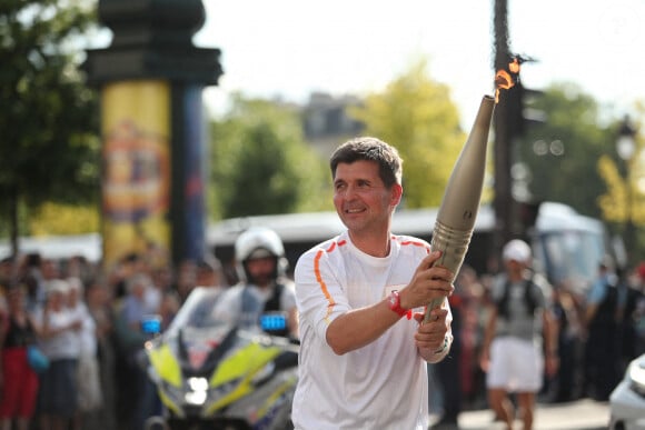 Elle n'est pas la seule... Dans une interview à ''Télé 2 Semaines'', une collègue de longue date de Thomas Sotto témoigne en sa faveur.
Le journaliste français Thomas Sotto, porteur de la flamme olympique, lors du relais de la flamme olympique à Paris le 15 juillet 2024. Paris 2024/Maxime Le Pihif/SIPA PRESS/ABACAPRESS.COM