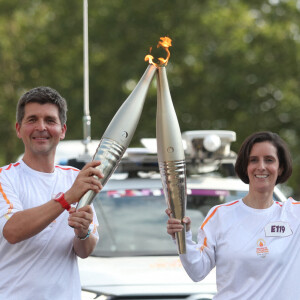 Le journaliste français Thomas Sotto lors du relais de la flamme olympique à Paris le 15 juillet 2024. Paris 2024/Maxime Le Pihif/SIPA PRESS/ABACAPRESS.COM