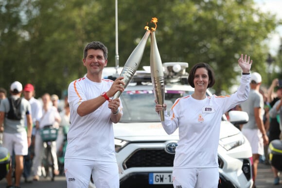 Le journaliste français Thomas Sotto lors du relais de la flamme olympique à Paris le 15 juillet 2024. Paris 2024/Maxime Le Pihif/SIPA PRESS/ABACAPRESS.COM