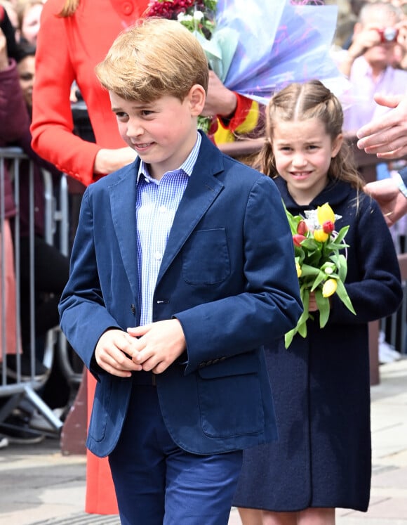 La princesse Charlotte et le prince George - Le duc et la duchesse de Cambridge, et leurs enfants, en visite à Cardiff, à l'occasion du jubilé de platine de la reine d'Angleterre. Le 4 juin 2022 