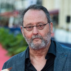 Jean Reno pose après avoir reçu un Swann d'honneur pour l'ensemble de sa carrière lors du tapis rouge dans le cadre du 37e Festival du film de Cabourg à Cabourg, France, le 16 juin 2023. Photo par Aurore Marechal/ABACAPRESS.COM