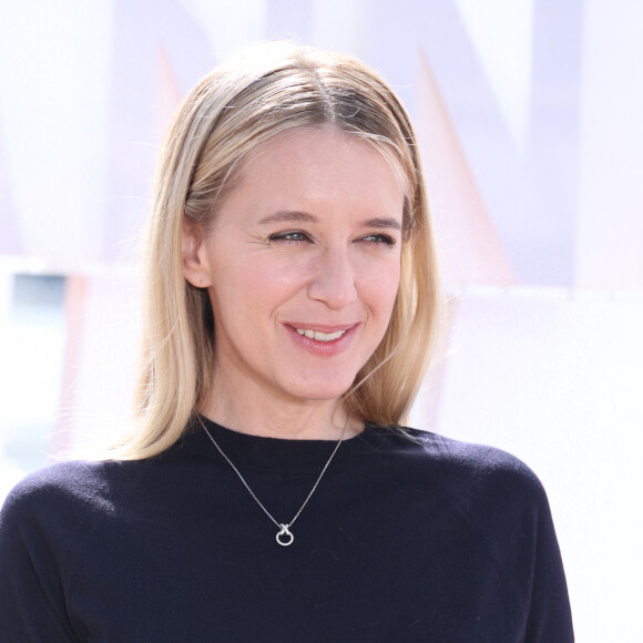 Ludivine Sagnier - Photocall de la série "Franklin" lors de la saison 7 du festival Canneseries à Cannes. Le 10 avril 2024 © Denis Guignebourg / Bestimage 