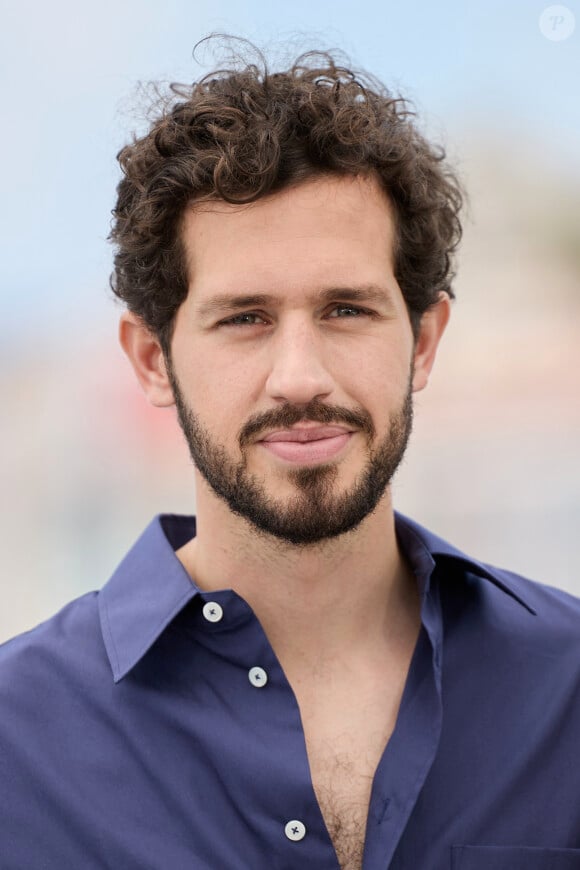 Victor Belmondo au photocall du film "Vivre, Mourir, Renaitre" lors du 77ème Festival International du Film de Cannes, au Palais des Festivals à Cannes, France, le 23 mai 2024. © Jacovides-Moreau/Bestimage 