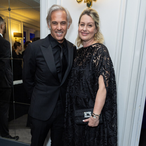 Paul Belmondo et son ex-femme Luana (habillée par Marina Rinaldi, chaussures Roger Vivier) - Dîner de l'association AEM (Un Avenir pour les Enfants du Monde), au profit des enfants du Rwanda par Babeth Djian au pavillon Ledoyen à Paris. Le 23 mars 2023 © Olivier Borde-Bertrand Rindoff Petroff / Bestimage 