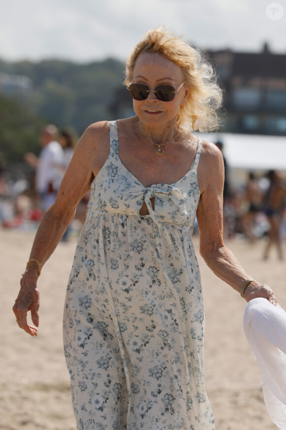 Exclusif - Isabelle Aubret lors de la 40ème édition de la journée des oubliés des vacances organisée par le SPF (Secours Populaire Français), sur les plages de Deauville, France, le 21 août 2019.