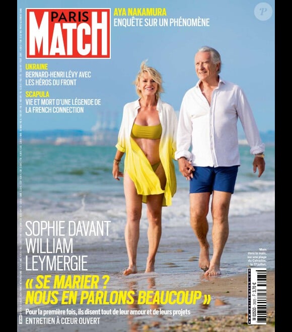 Puis de conclure : "Tout cela est évidemment faux ! Ces rumeurs m'ont fait longtemps souffrir. Cela n'a pas toujours été facile de grandir à ses côtés". 
Sophie Davant et William Leymergie font la une du magazine Paris Match.