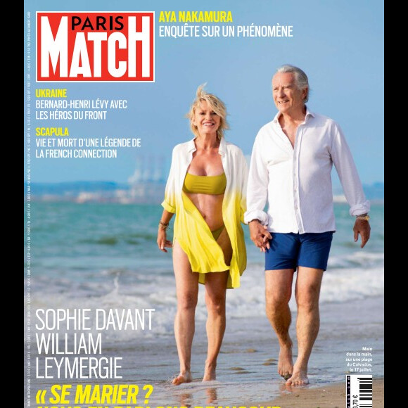 Puis de conclure : "Tout cela est évidemment faux ! Ces rumeurs m'ont fait longtemps souffrir. Cela n'a pas toujours été facile de grandir à ses côtés". 
Sophie Davant et William Leymergie font la une du magazine Paris Match.