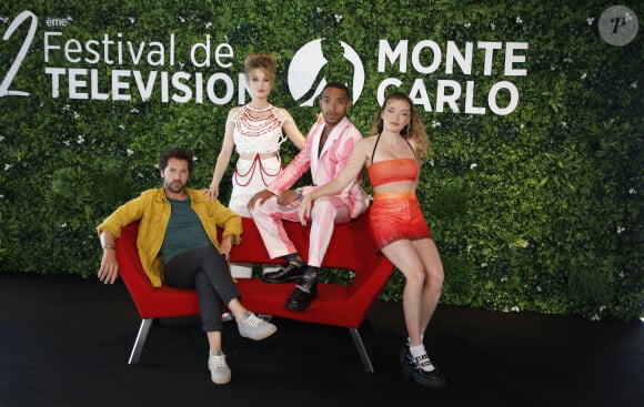 Frédéric Diefenthal, Benjamin Douba-Paris, Lou Ladegaillerie et Catherine Davydzenka au photocall de la série "Ici tout commence" lors du 62ème Festival de Télévision de Monte-Carlo, à Monaco, le 17 juin 2023. © Denis Guignebourg/BestImage 